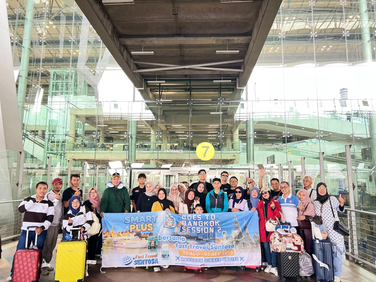 Dokumentasi Tour Bangkok Thailand - Rombongan Mitra SmartPlus di Bandara Bangkok